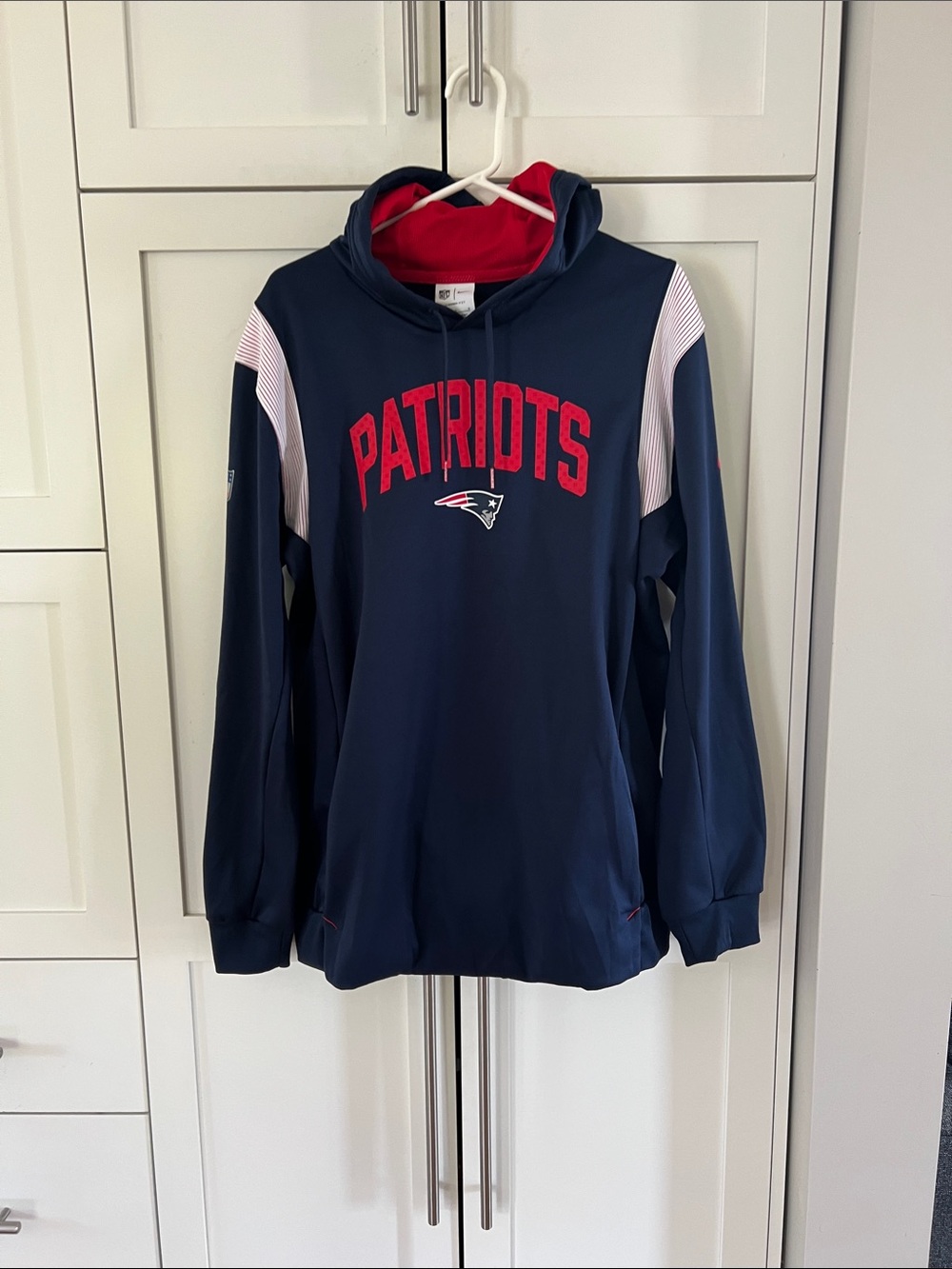 NFL Nike Red and Navy Therma-Fit Hooded Sweatshirt